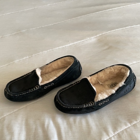 UGG Slippers - Picture 2 of 5